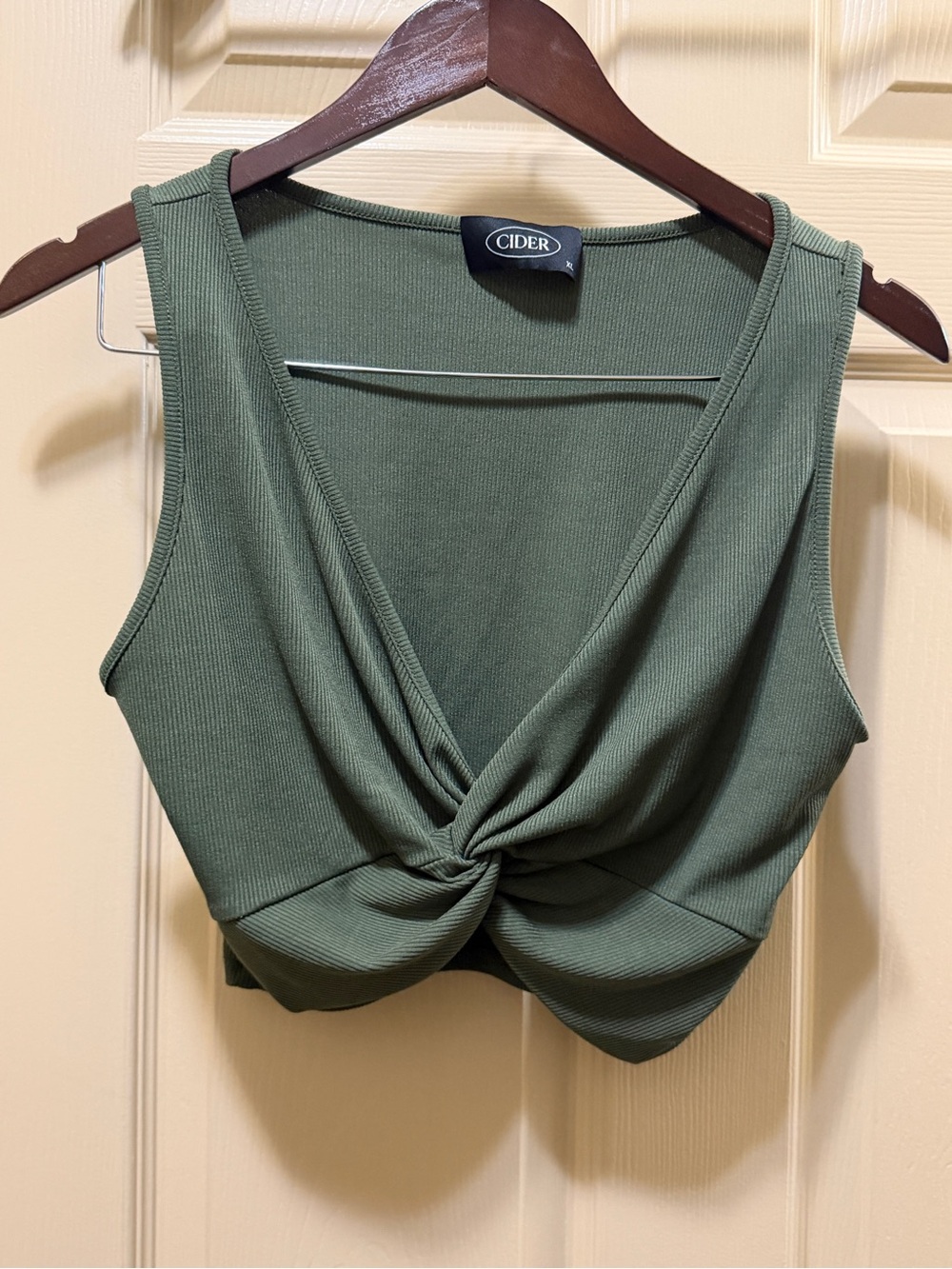 CIDER Olive Green Ribbed Twist Front Crop Tank Top Women’s XL